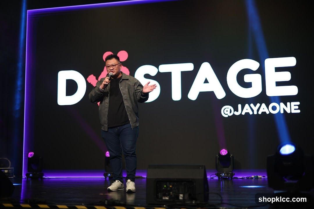 Speaker on Stage at Dastage Event