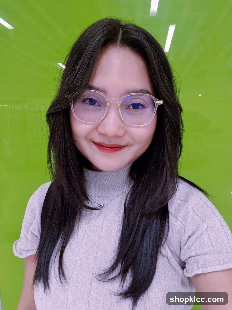 Portrait of a woman with glasses