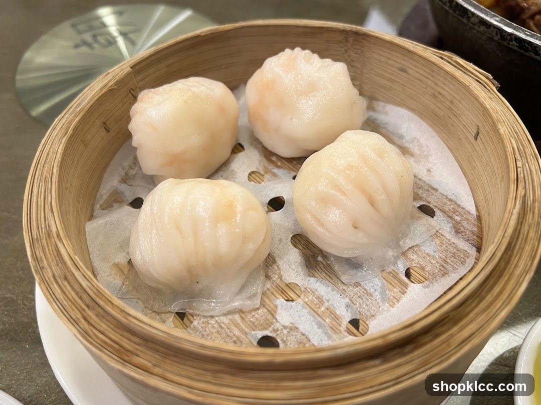 Steamed Dumplings in Bamboo Steamer