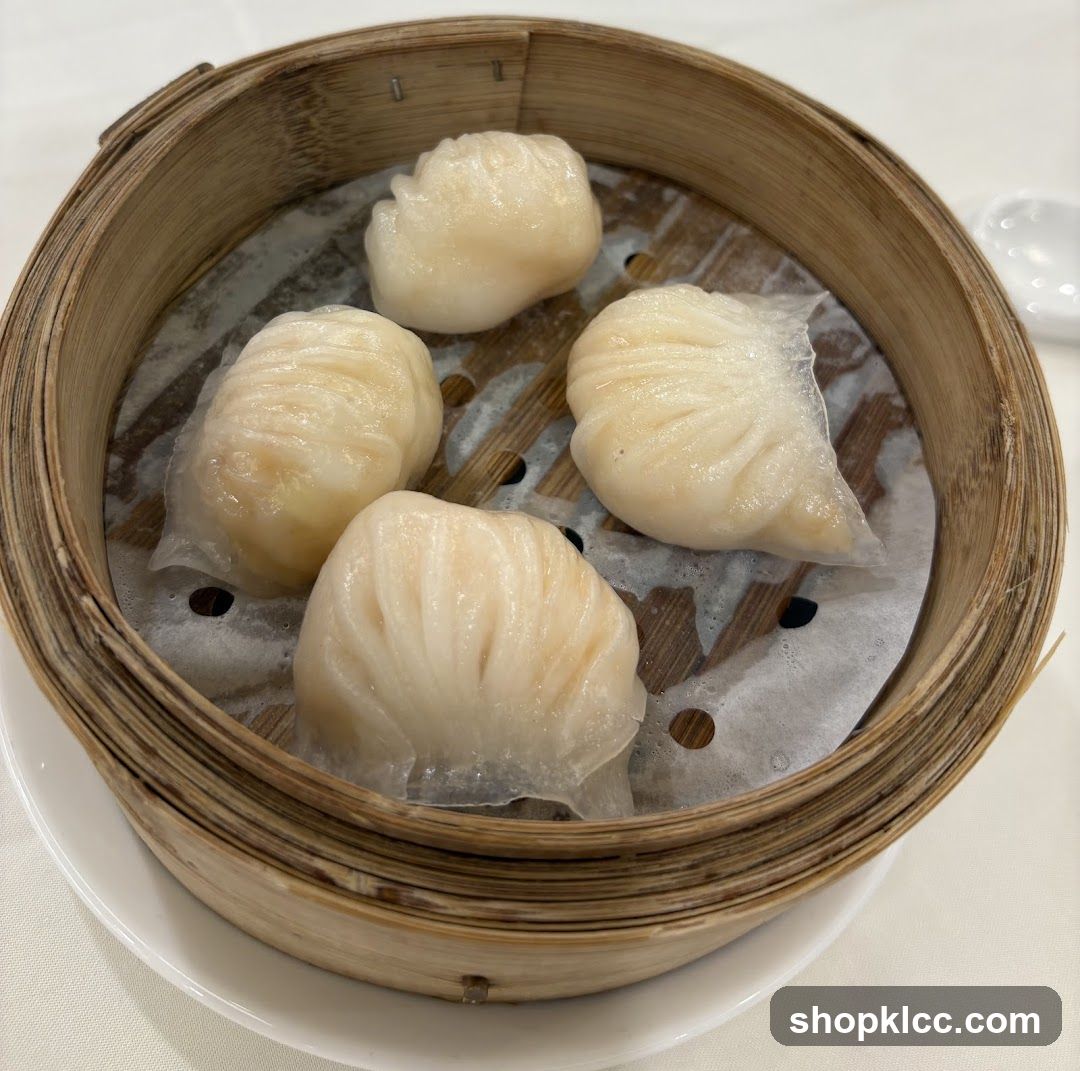 Steamed Dumplings in Bamboo Steamer