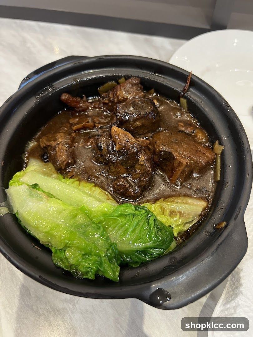 Stewed Meat with Lettuce in Clay Pot