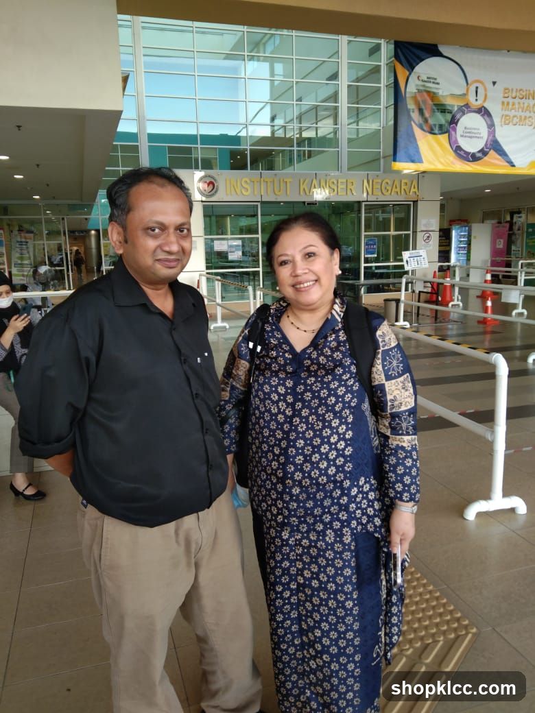 Couple at Institut Kanser Negara