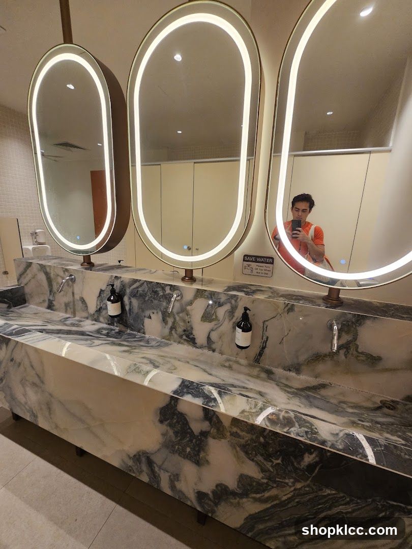 Modern Bathroom Vanity Area