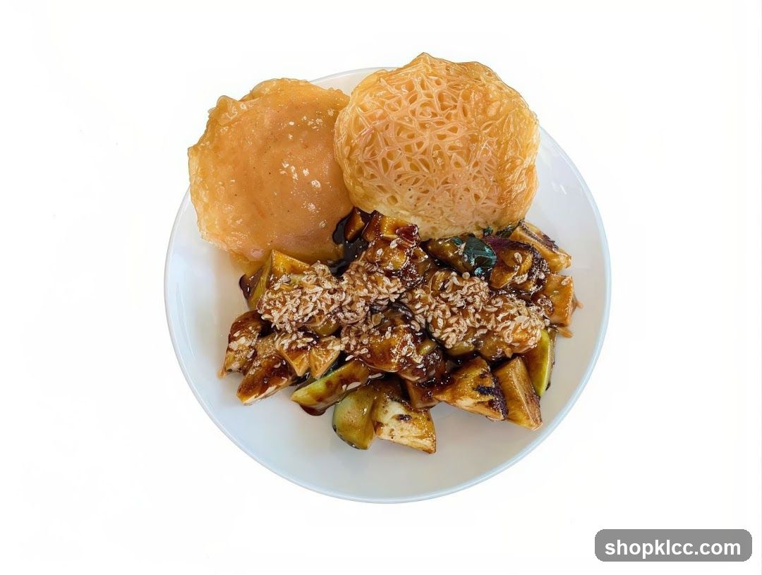 Vegetable Dish with Crispy Buns