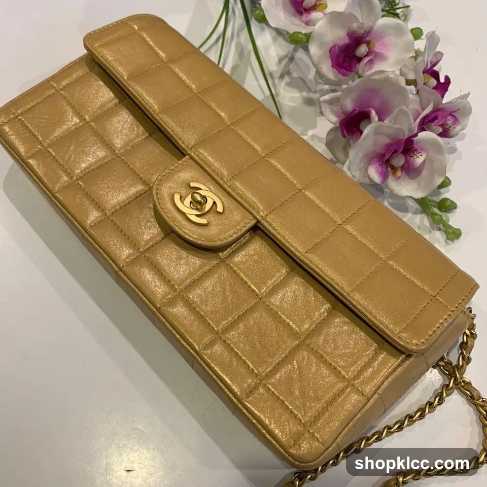 Quilted Handbag with Chain Strap