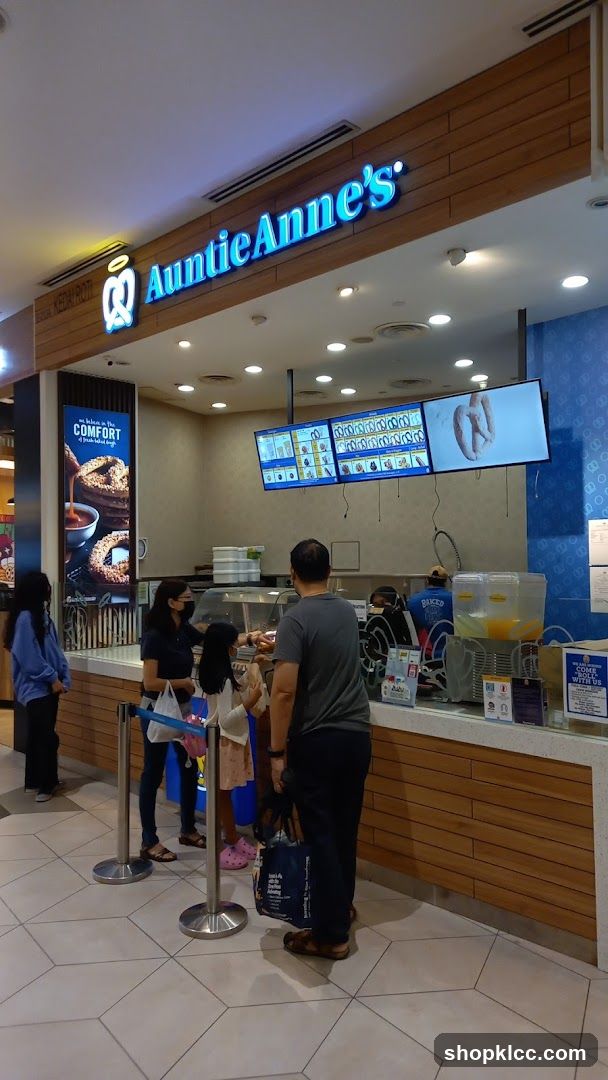 Auntie Anne's Store Interior