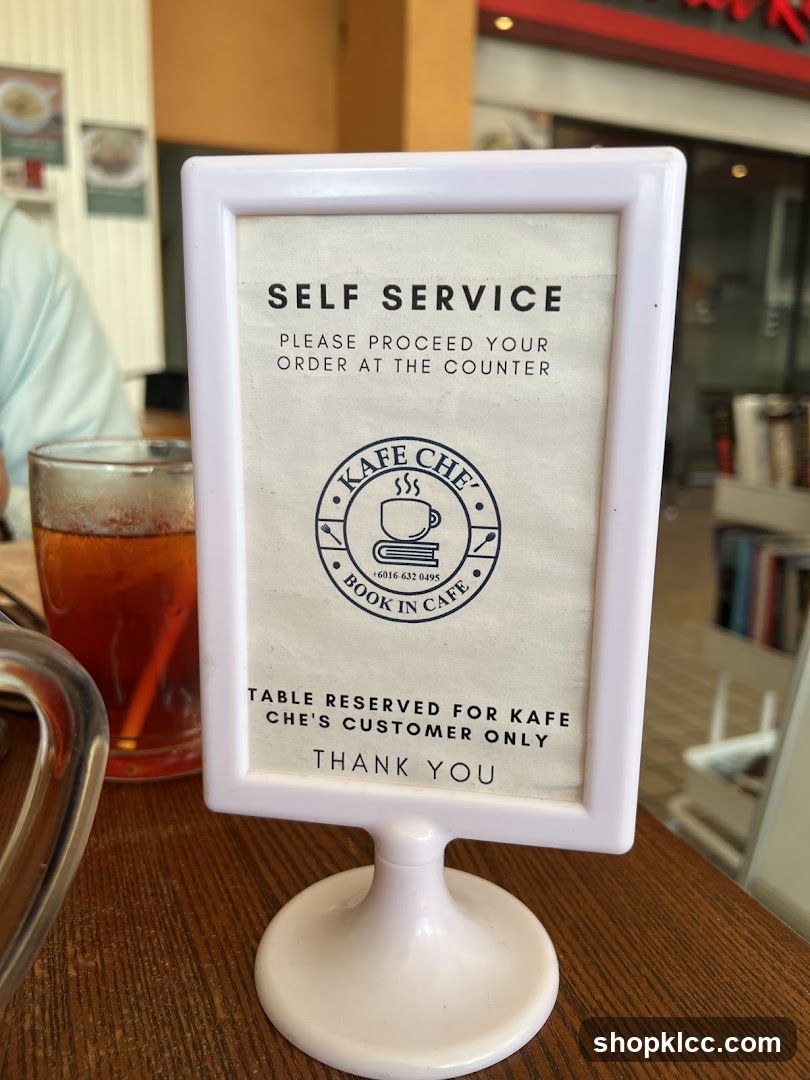 Kafe Che's Table Sign