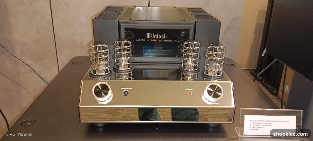 McIntosh MA250 Integrated Amplifier Display
