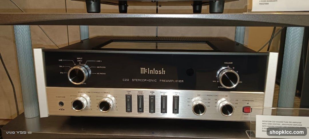 McIntosh C22 Stereophonic Preamplifier Display