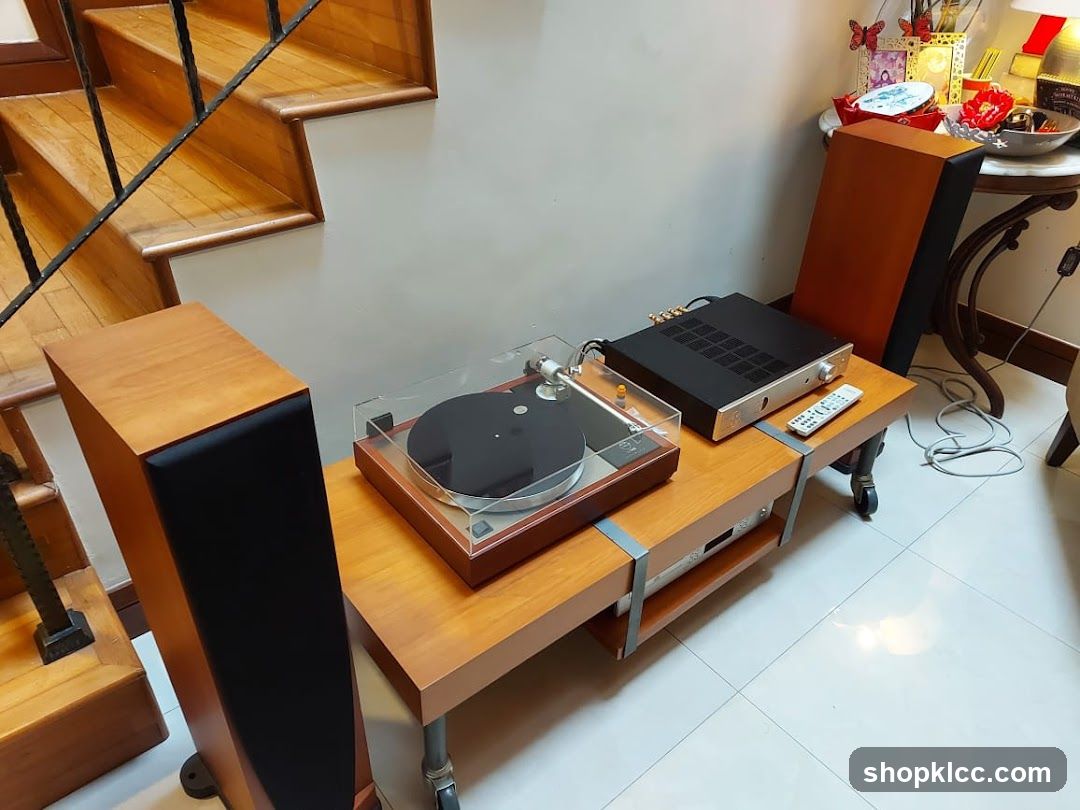 Home Audio Setup with Turntable and Amplifier