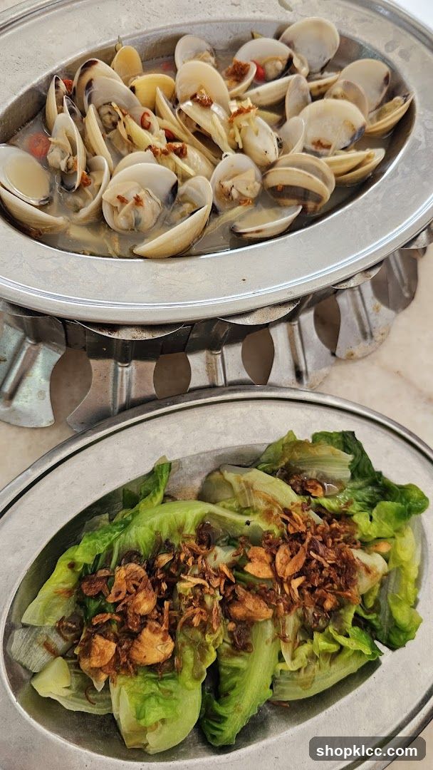 Clam Chowder and Lettuce with Fried Garlic