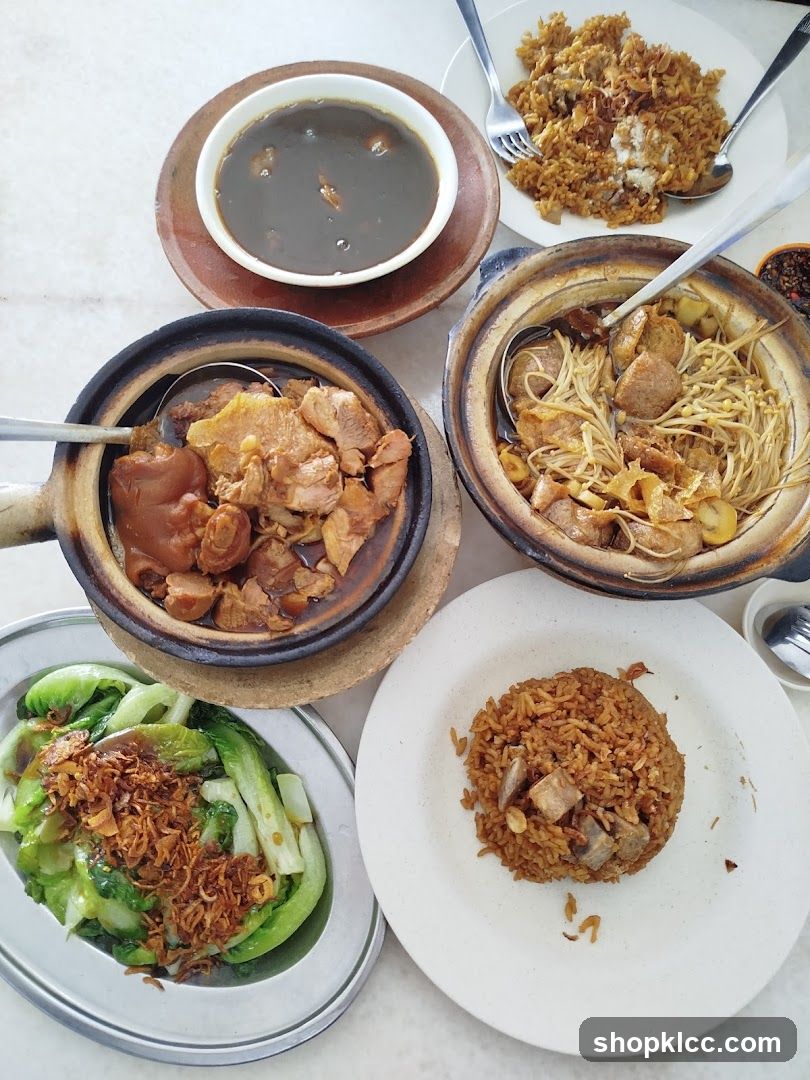 Cantonese-style claypot dishes and rice
