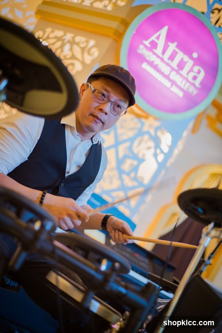 Musician performing live at Atria Shopping Gallery