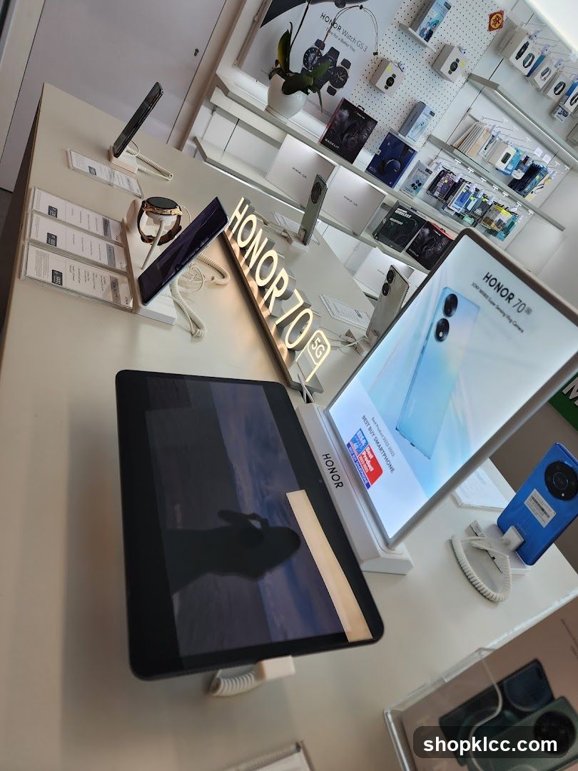 Honor Store Interior Display