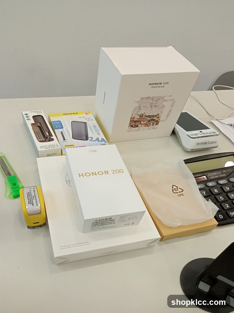 Honor 200 and Accessories Display