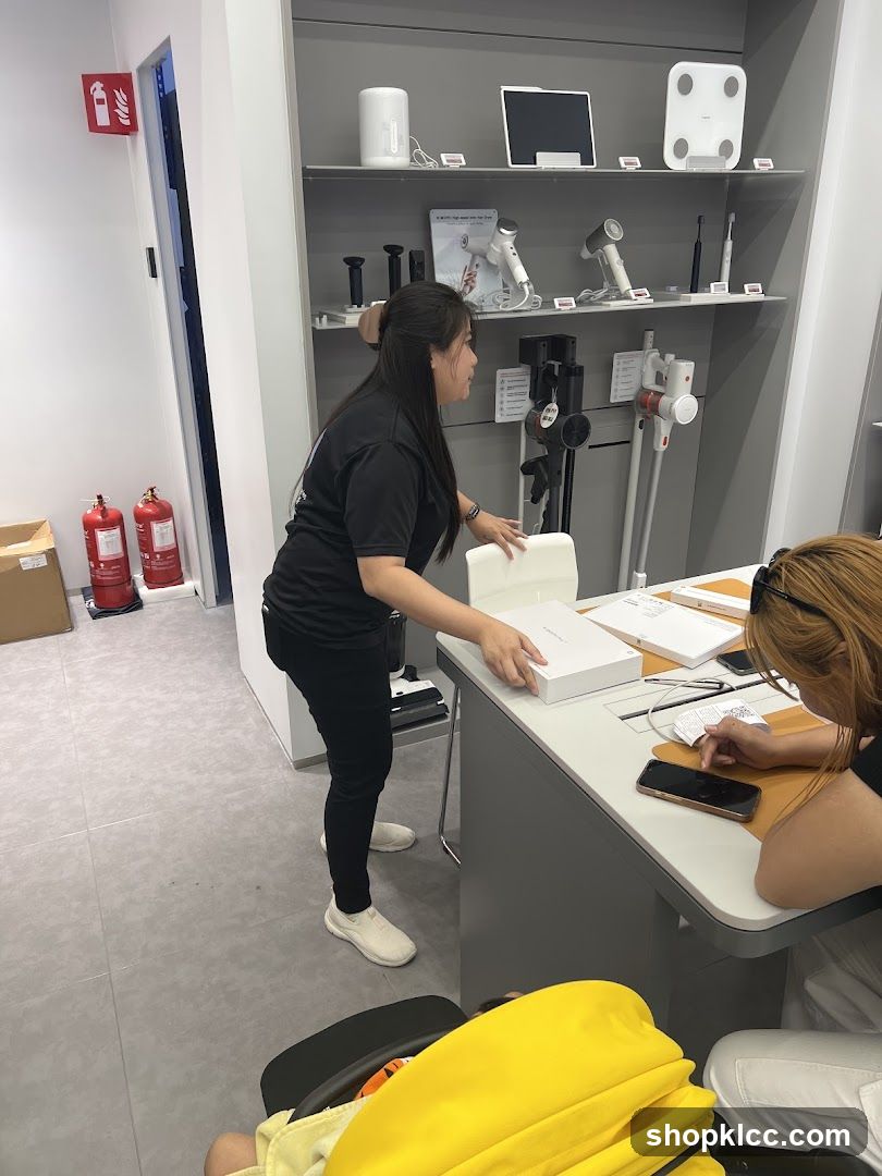 Product Display and Consultation Scene