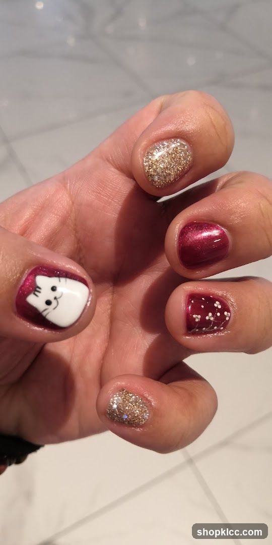 Cat-themed manicure