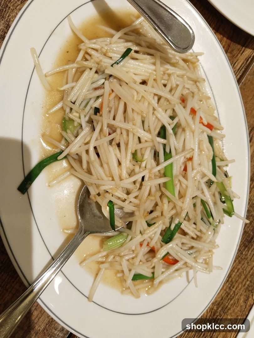 Stir-fried bean sprouts with green onions and peppers