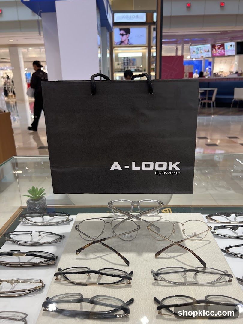 Eyewear Display with Shopping Bag