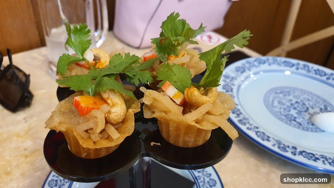 Crispy Appetizers with Garnish