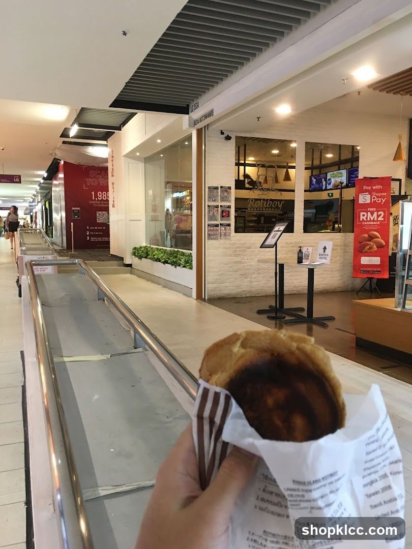 Food in Mall Corridor