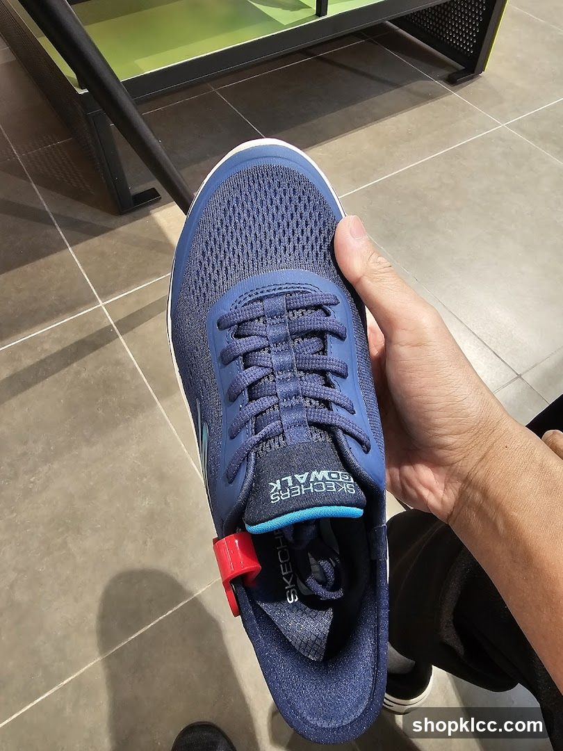 Skechers Shoe Display