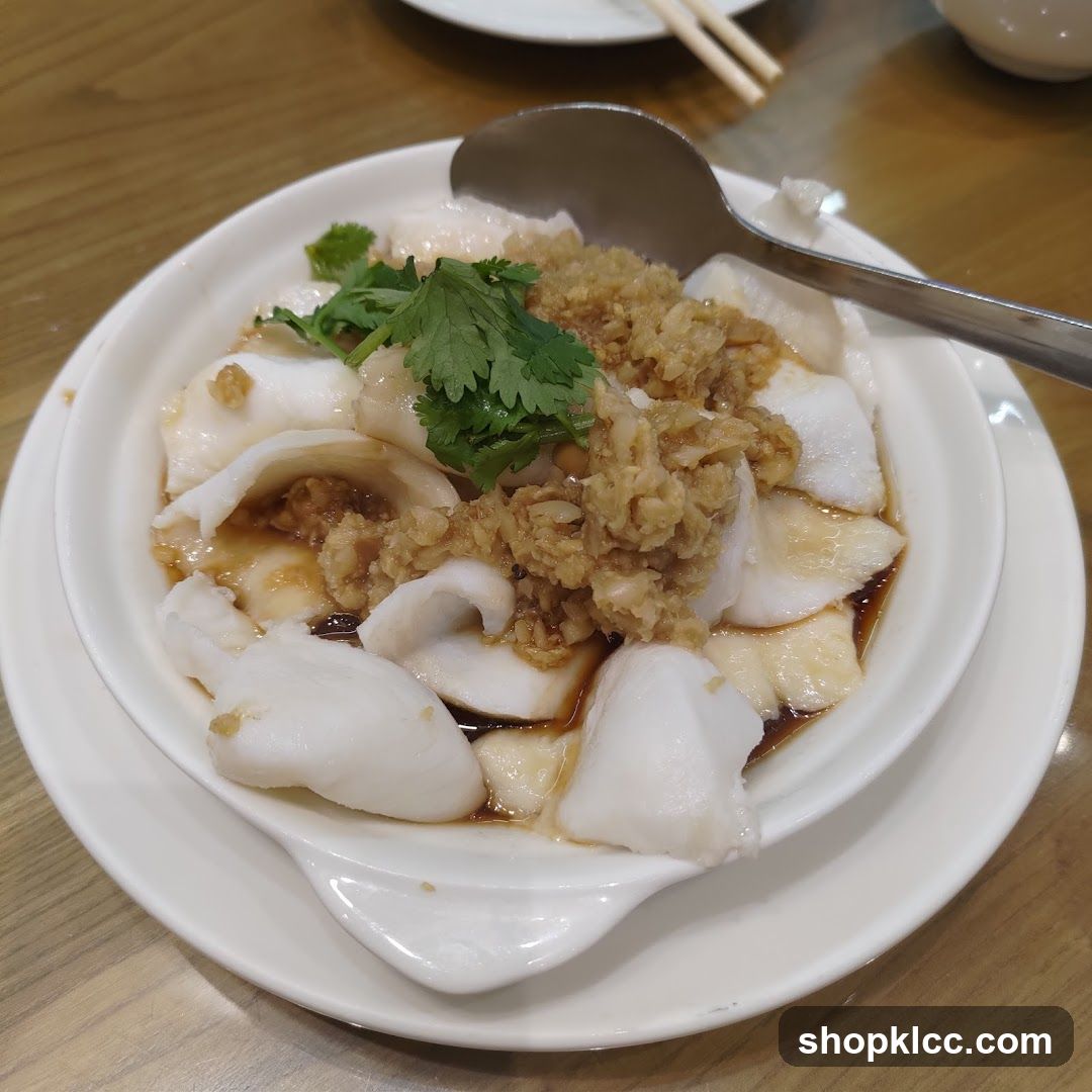 Steamed Rice Rolls with Garlic Sauce