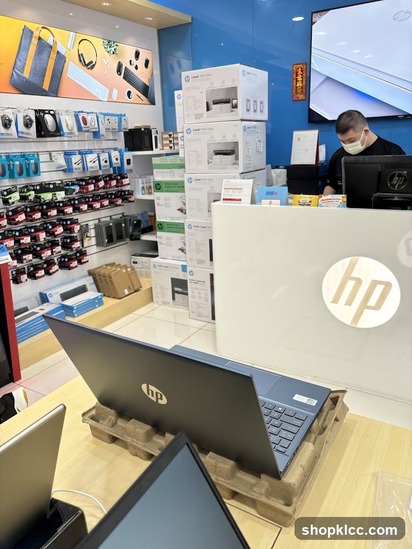 HP Electronics Store Interior