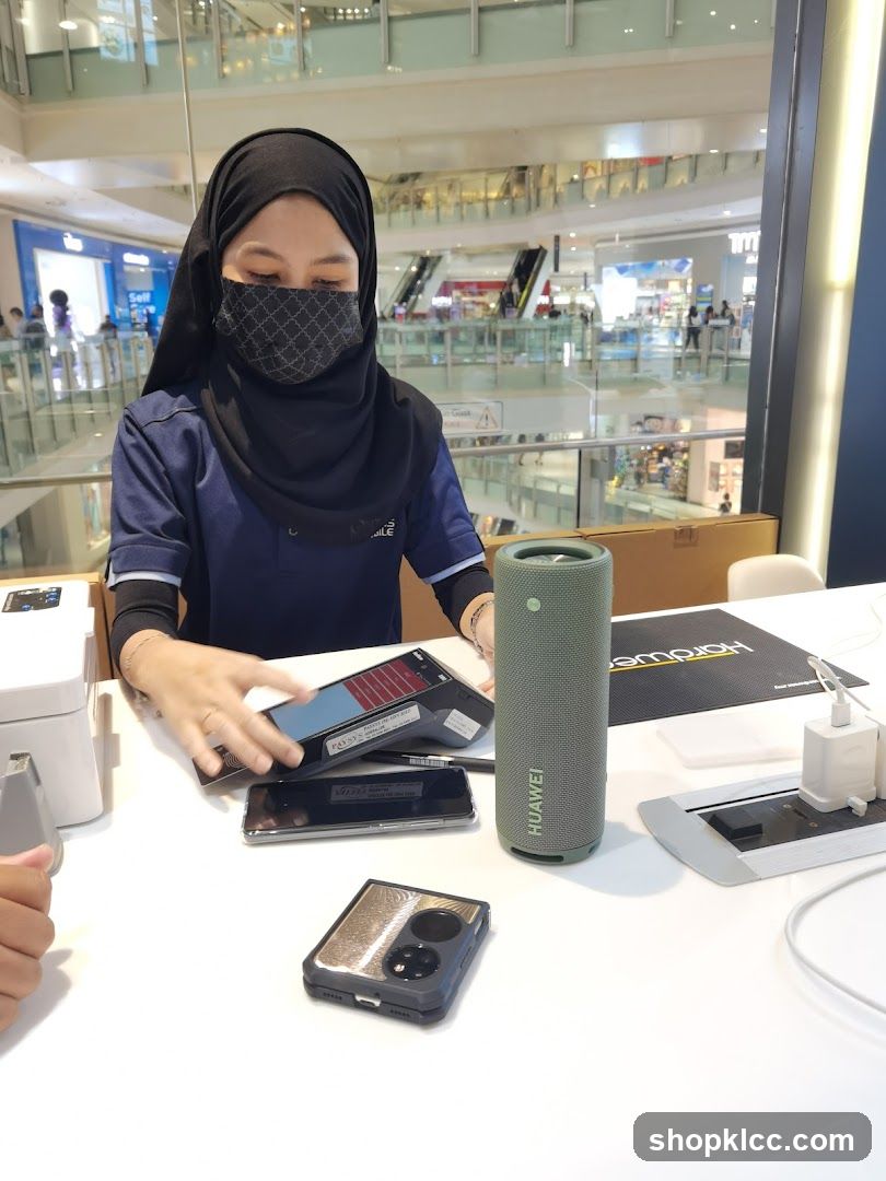 Salesperson with Huawei Products