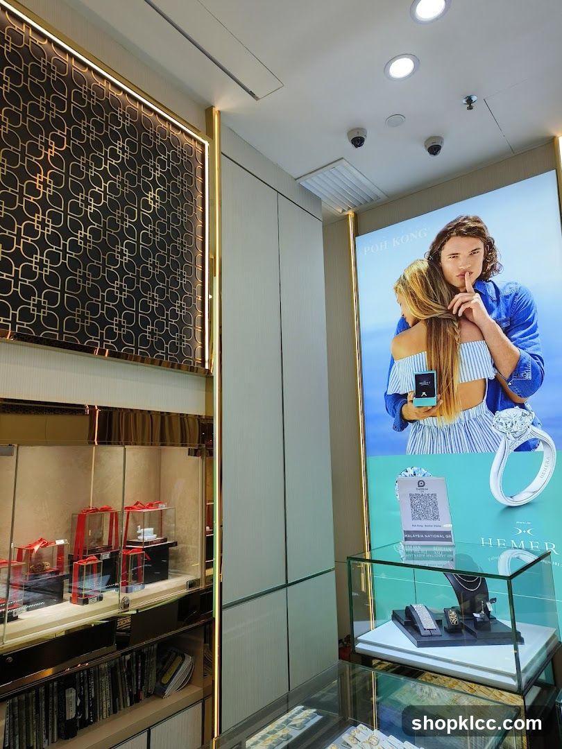 Jewelry Store Interior Display