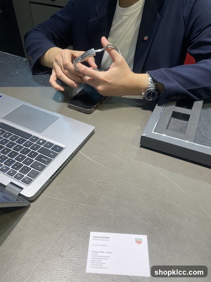 Watch Display and Staff Interaction
