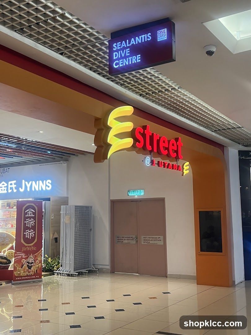 Street One Utama Entrance