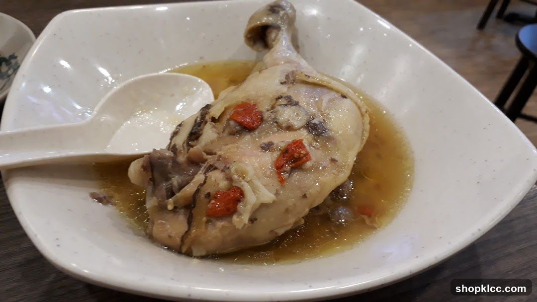Steamed Chicken Leg with Broth