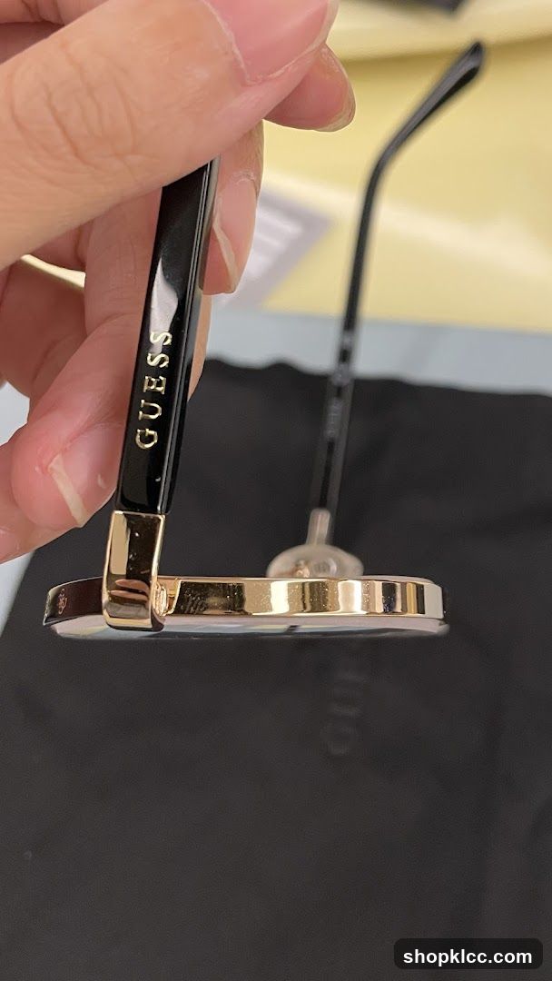 Glasses with Guess Branding