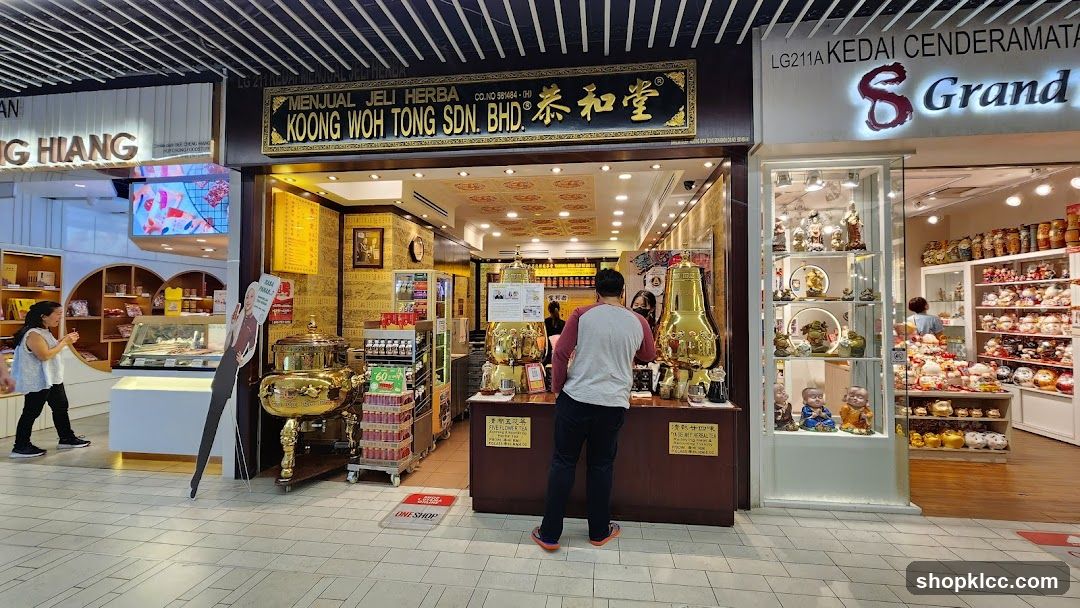 Koong Woh Tong Shop Interior
