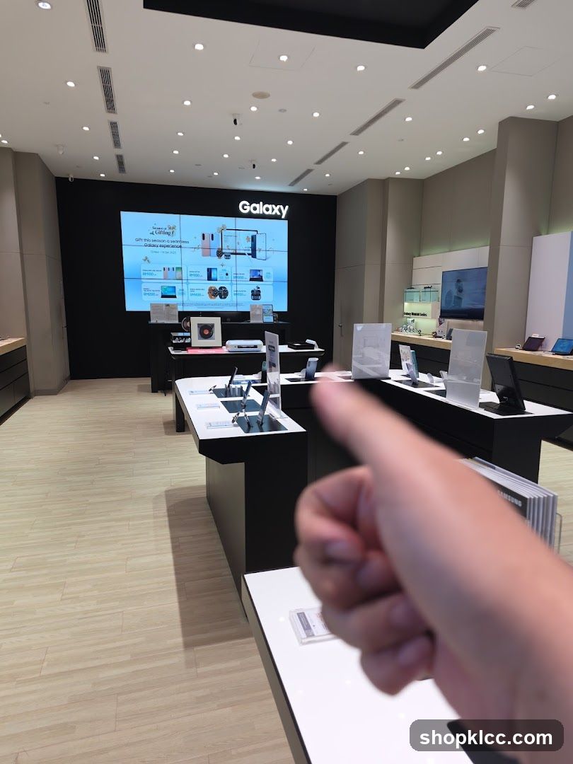 Samsung Galaxy Store Interior