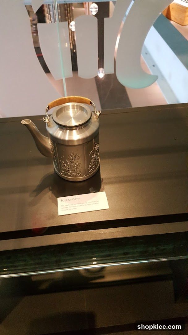 Four Seasons Teapot Display