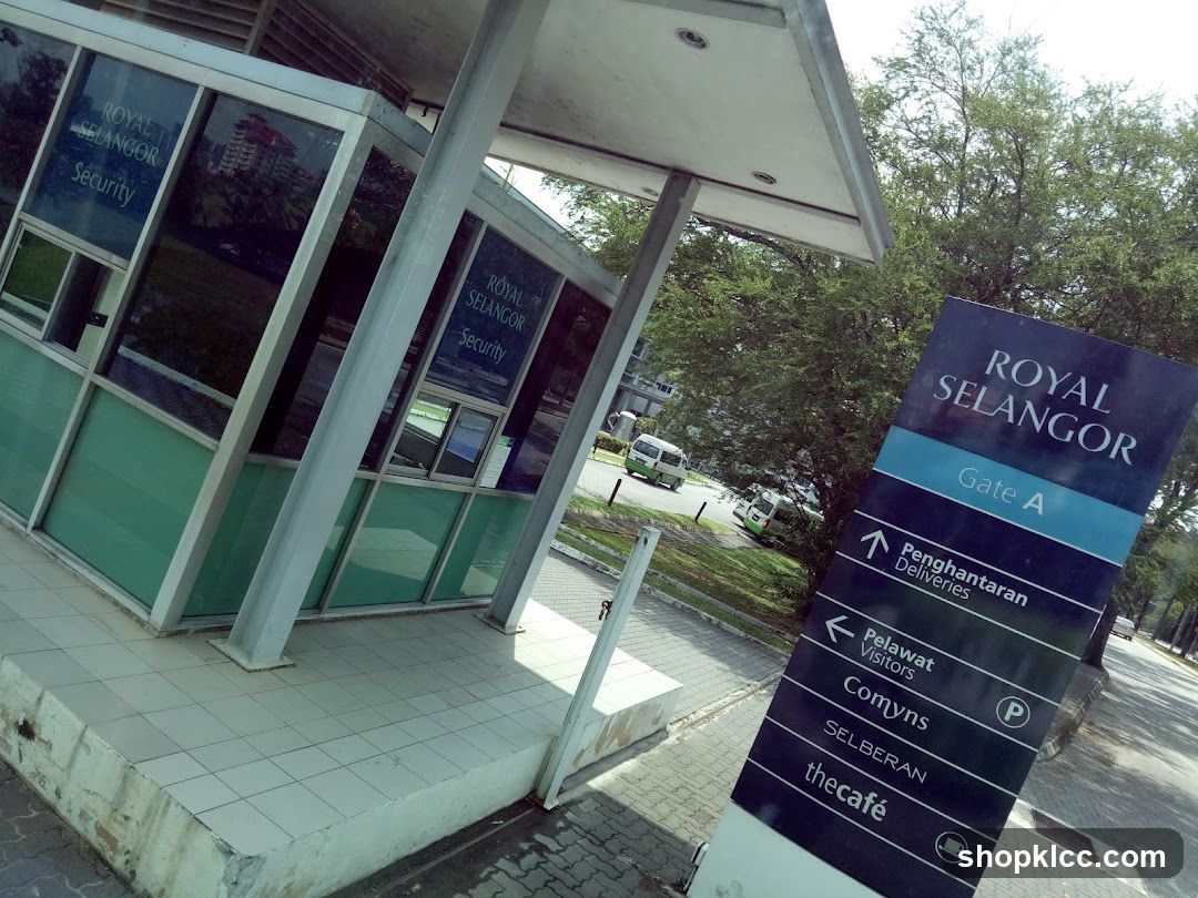 Royal Selangor Entrance Signage