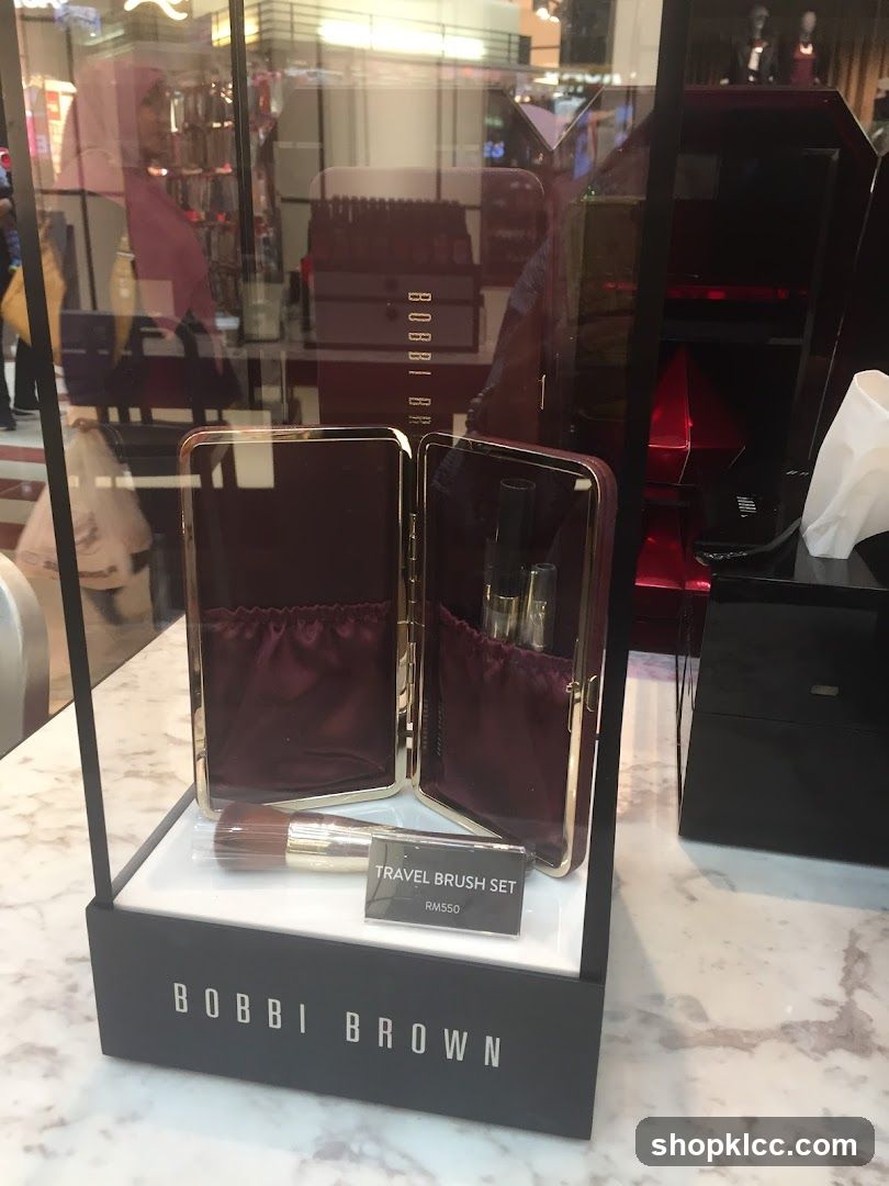 Bobbi Brown Travel Brush Set Display