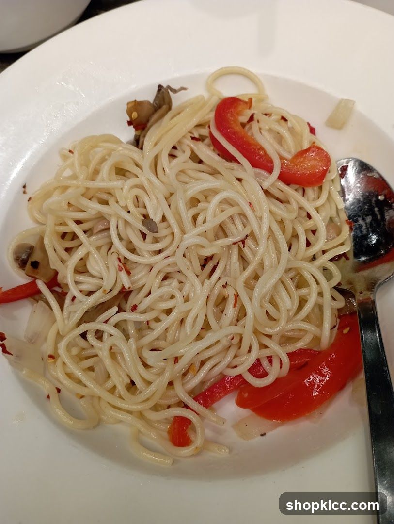 Spaghetti with Red Peppers and Mushrooms