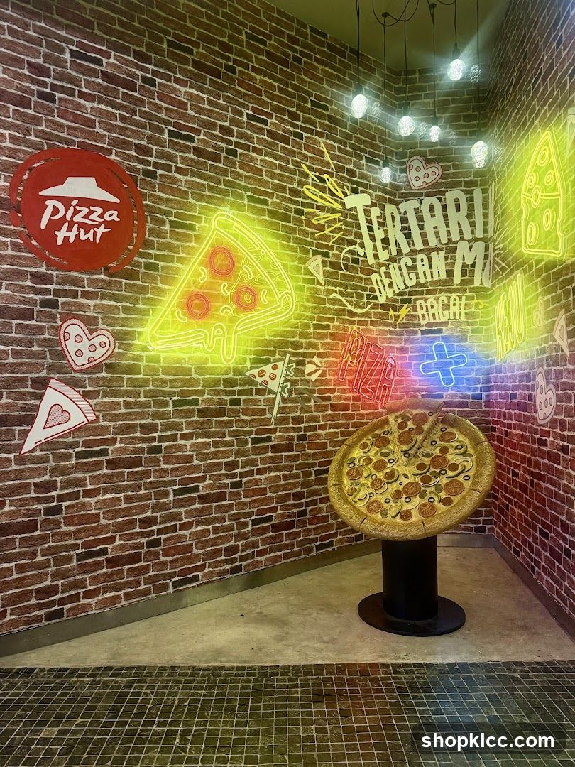 Pizza Hut Neon Decor