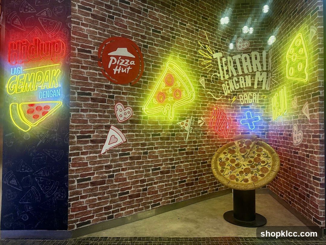 Pizza Hut Neon Decor
