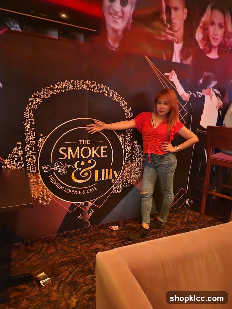 The Smoke & Lilly Interior