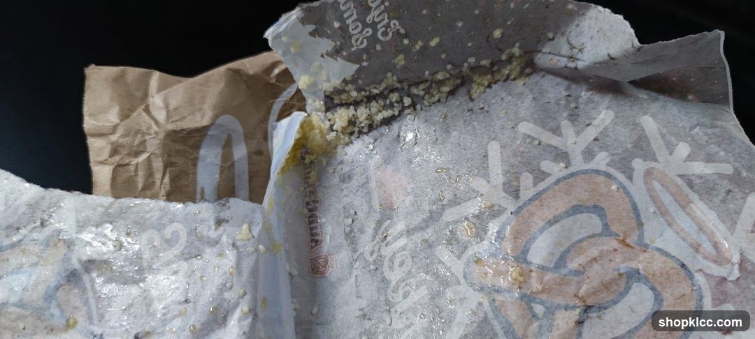 Food packaging with crumbs