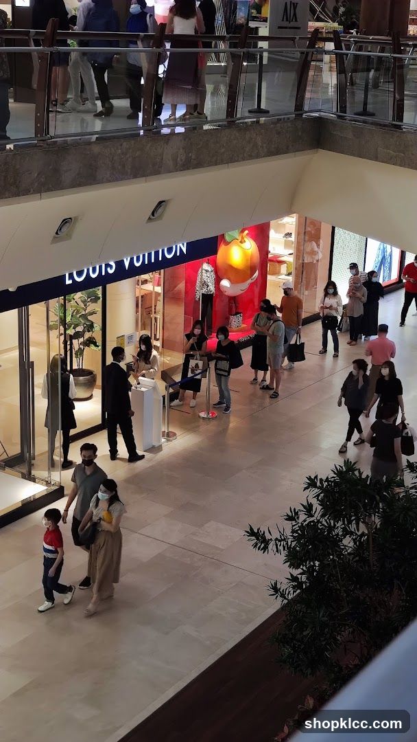Louis Vuitton Storefront