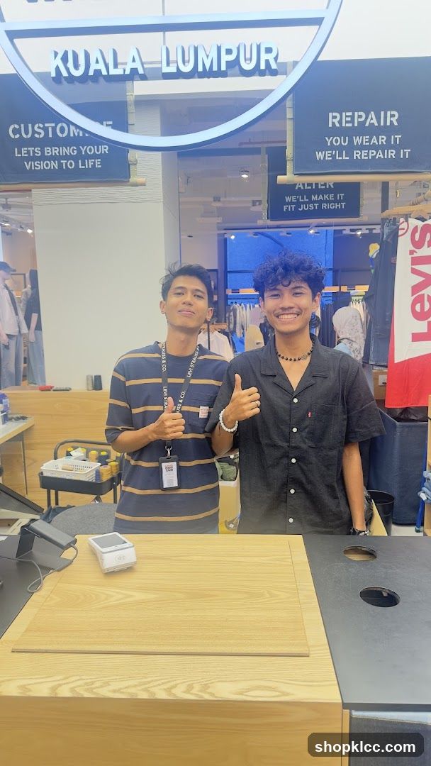 Two employees at a counter