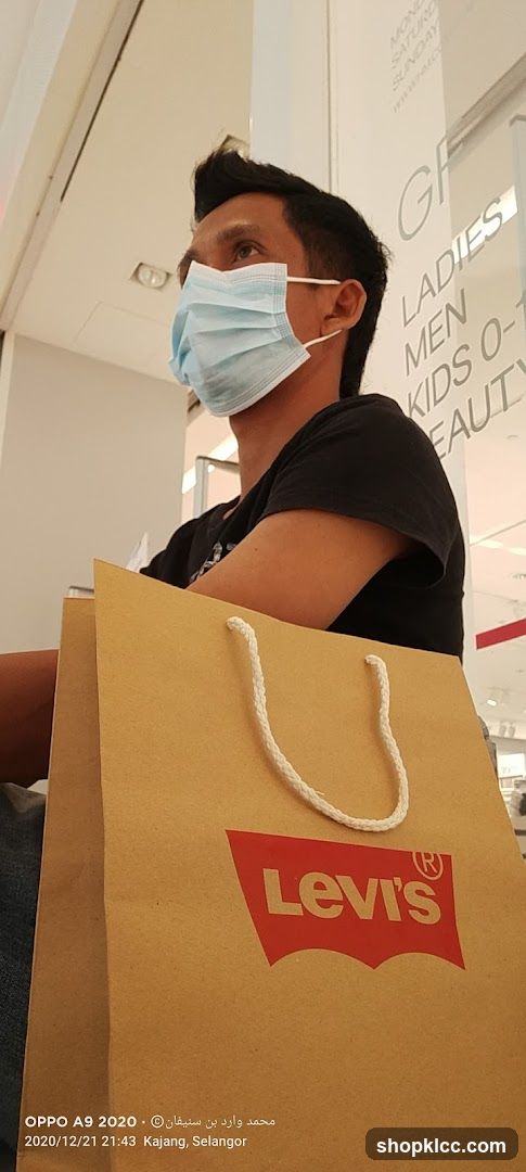 Man with Levi's bag