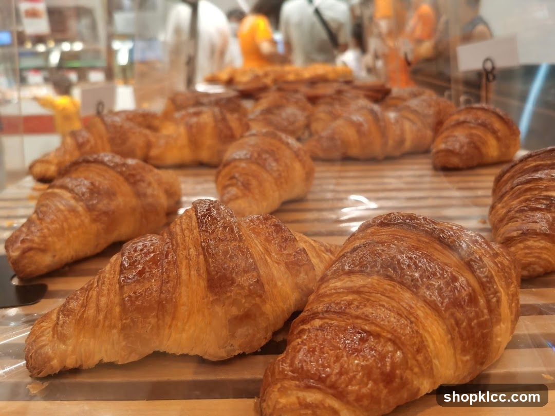 Croissant Display
