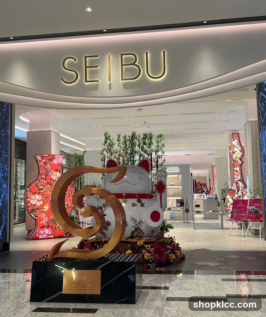 Maneki-neko decoration at Seibu department store