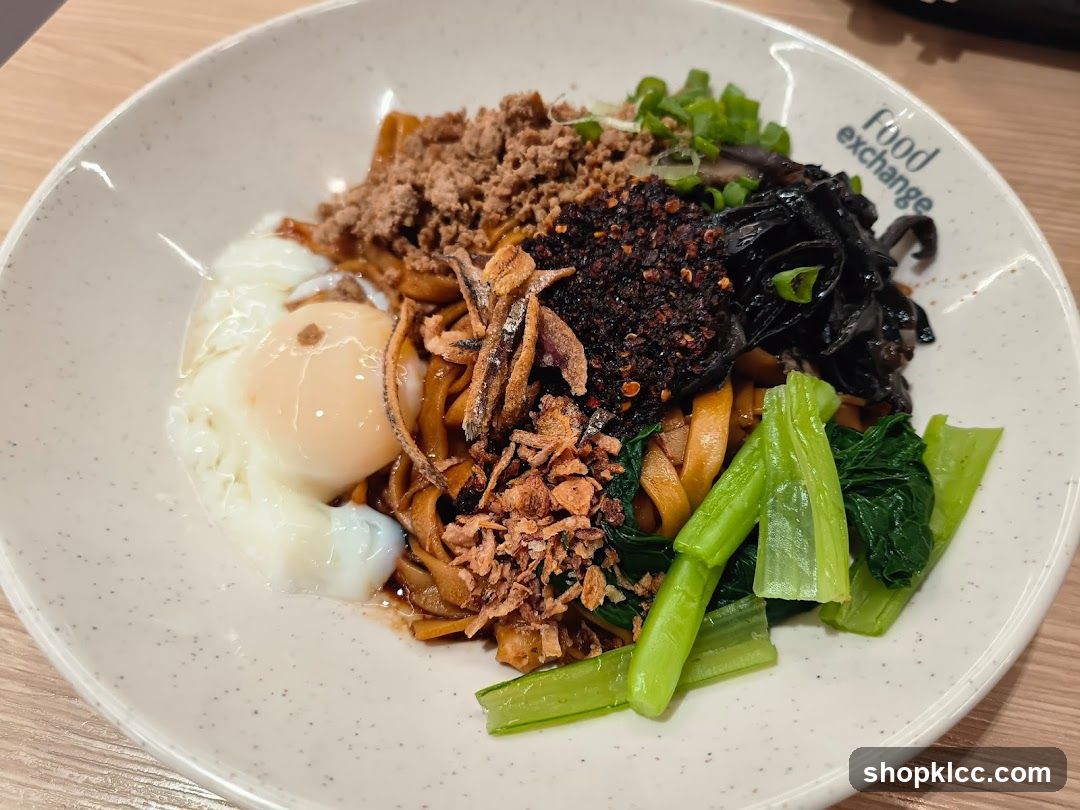 Noodles with Egg and Toppings